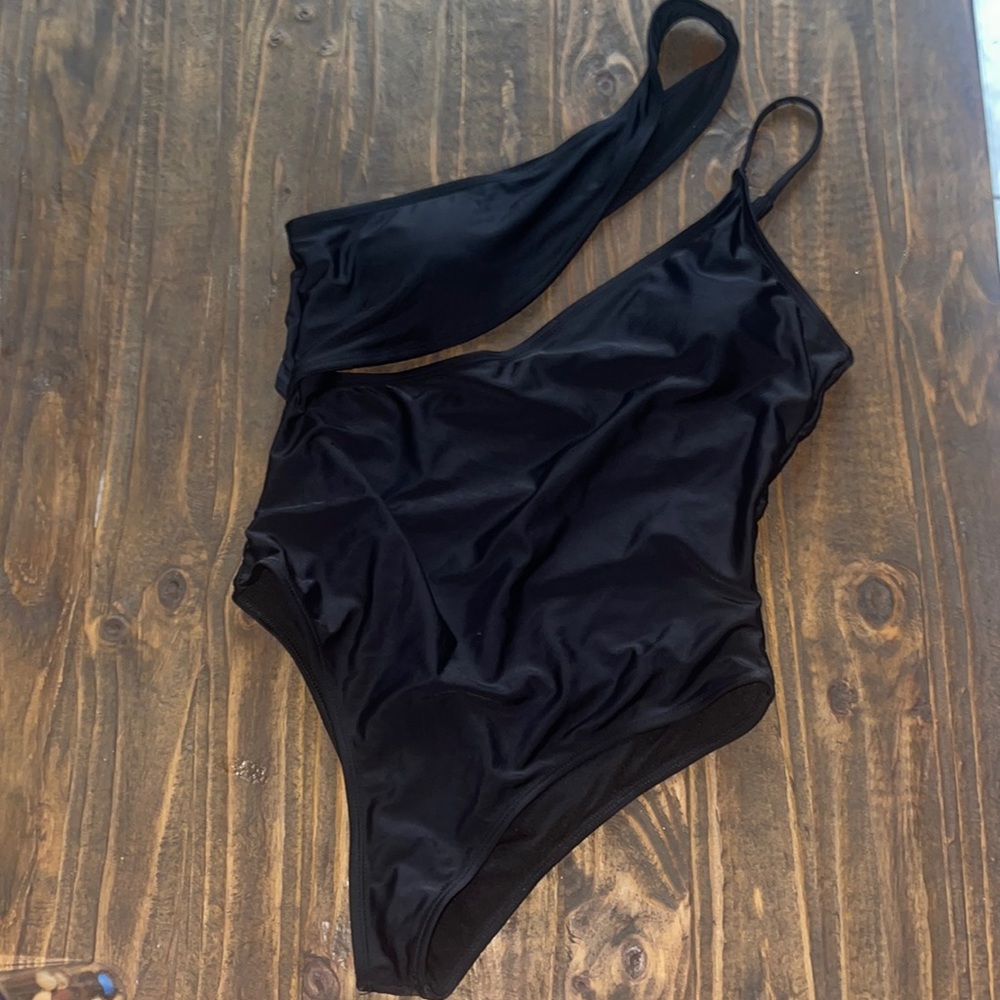 Black one sleeve bathing suit